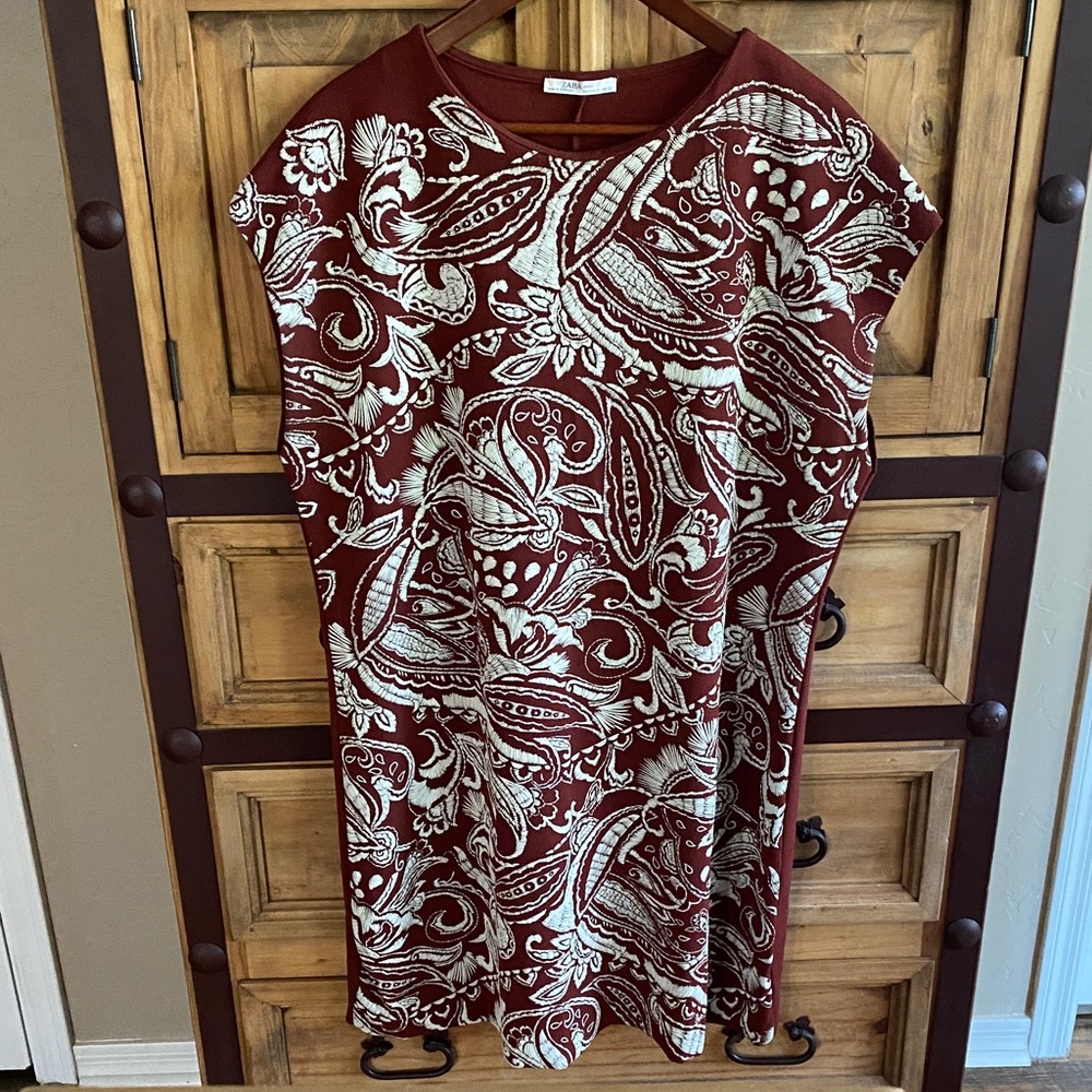 Zara Burgundy and White Patterned Top